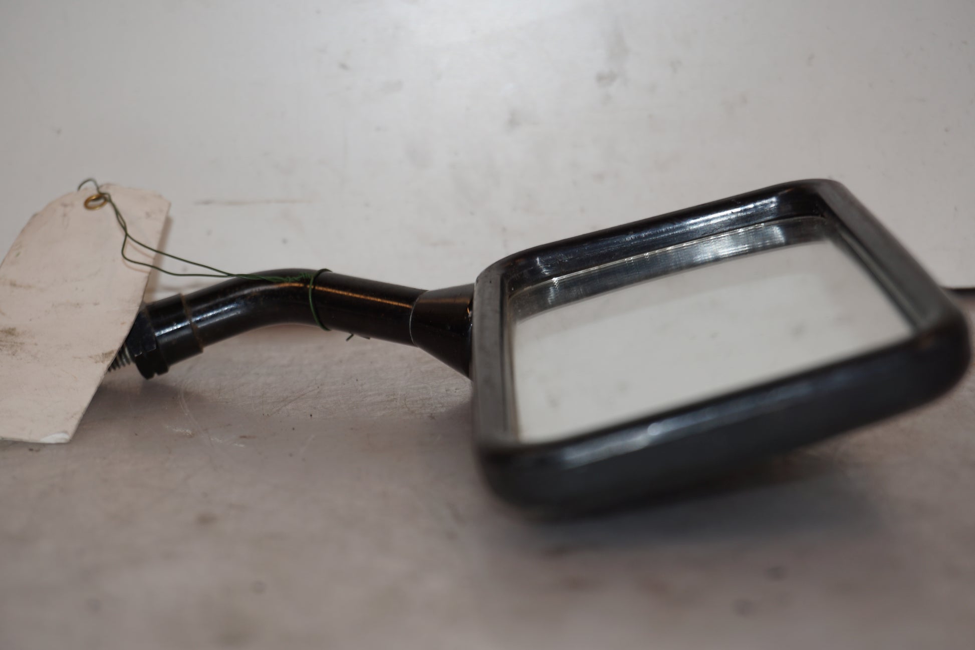 Snett uppifrån på Backspegel från en Yamaha XV1000 -1983 motorcykel.