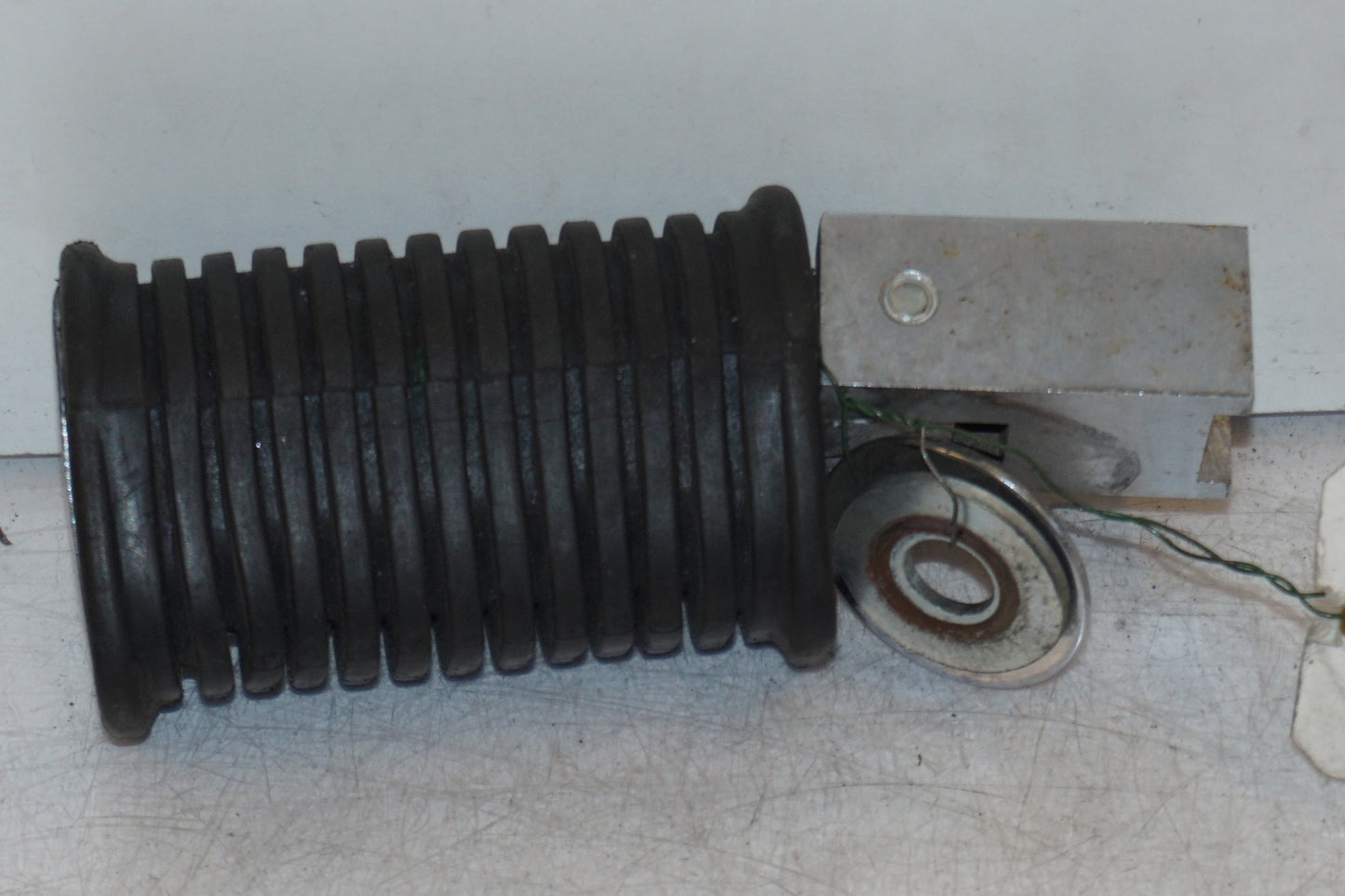 Framsidan på Fotpinne från en Suzuki LS 650 -1999 motorcykel.