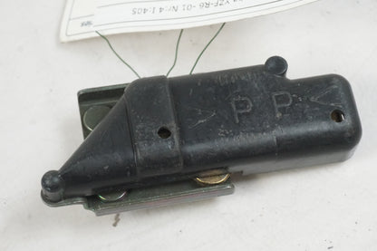 Framsidan på Sadellåsmekanism från en Yamaha YZF R6 -2001 motorcykel.