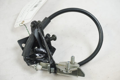 Framsidan på Sadellåsmekanism från en Yamaha FZ-6 -2008 motorcykel.