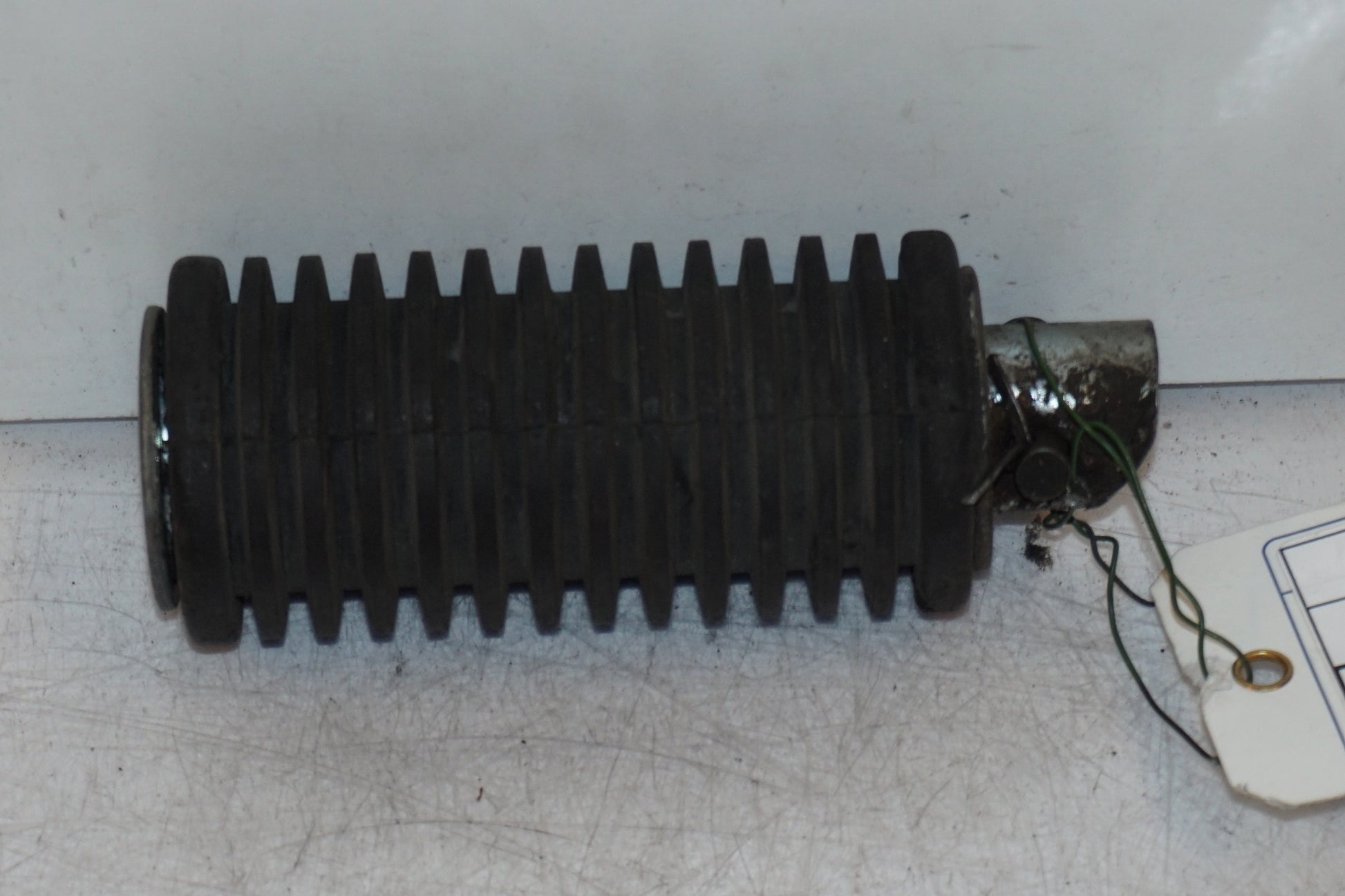 Framsidan på Fotpinne från en Suzuki DR 650 -1993 motorcykel.