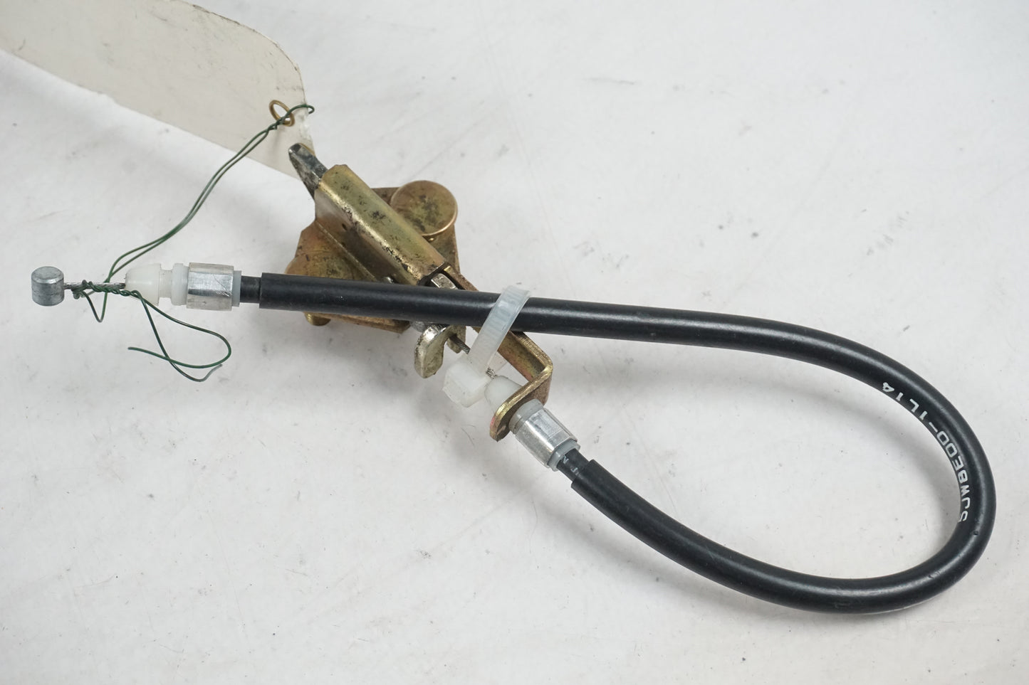 Framsidan på Sadellåsmekanism från en Yamaha FJR 1300 -2002 motorcykel.