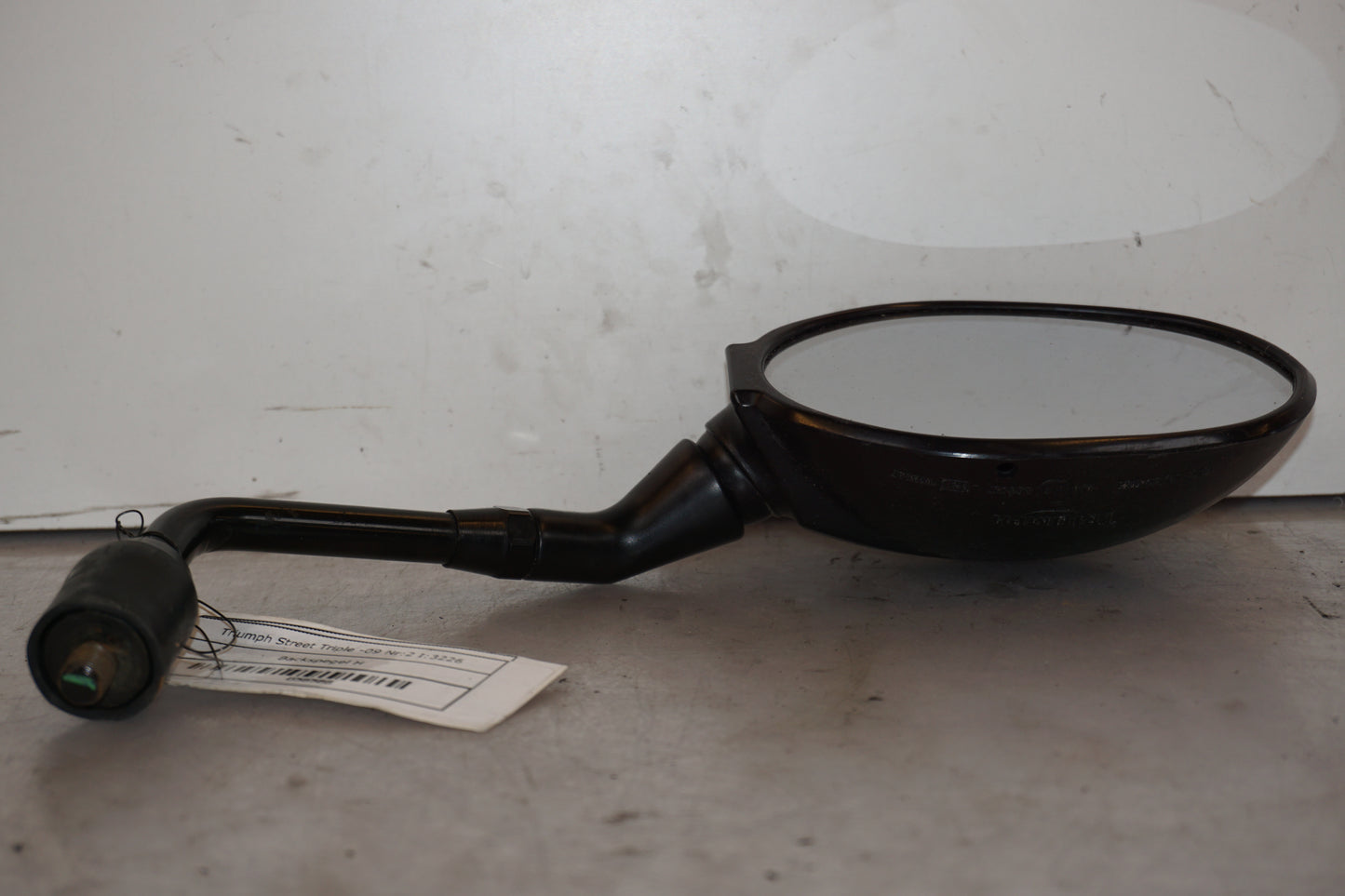 Baksidan på Backspegel från en Triumph Street Triple -2009 motorcykel.