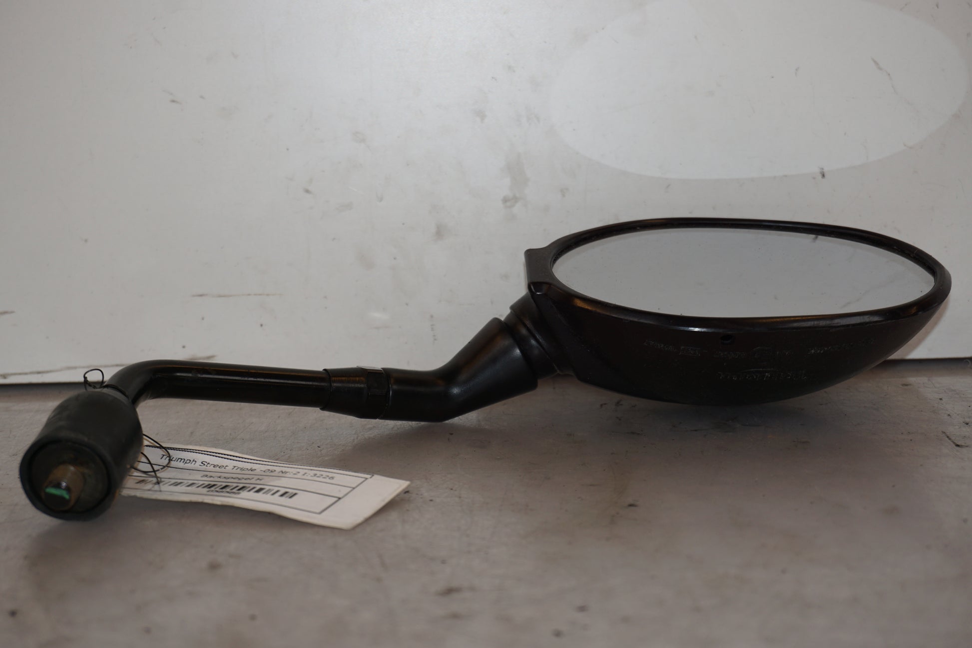 Baksidan på Backspegel från en Triumph Street Triple -2009 motorcykel.