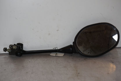 Framsidan på Backspegel från en Triumph Daytona 650 -2005 motorcykel.