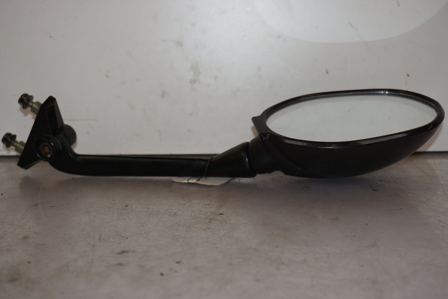 Baksidan på Backspegel från en Triumph Daytona 650 -2005 motorcykel.