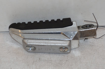 Baksidan på Fotpinne från en Suzuki GSF 650 -2011 motorcykel.