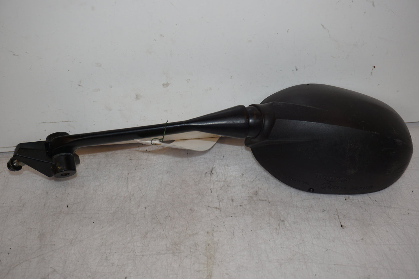 Höger sida på Backspegel från en Triumph Daytona 650 -2005 motorcykel.