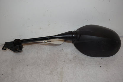 Höger sida på Backspegel från en Triumph Daytona 650 -2005 motorcykel.