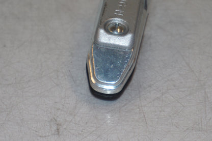 Vänster sida på Fotpinne från en Suzuki GSF 650 -2011 motorcykel.