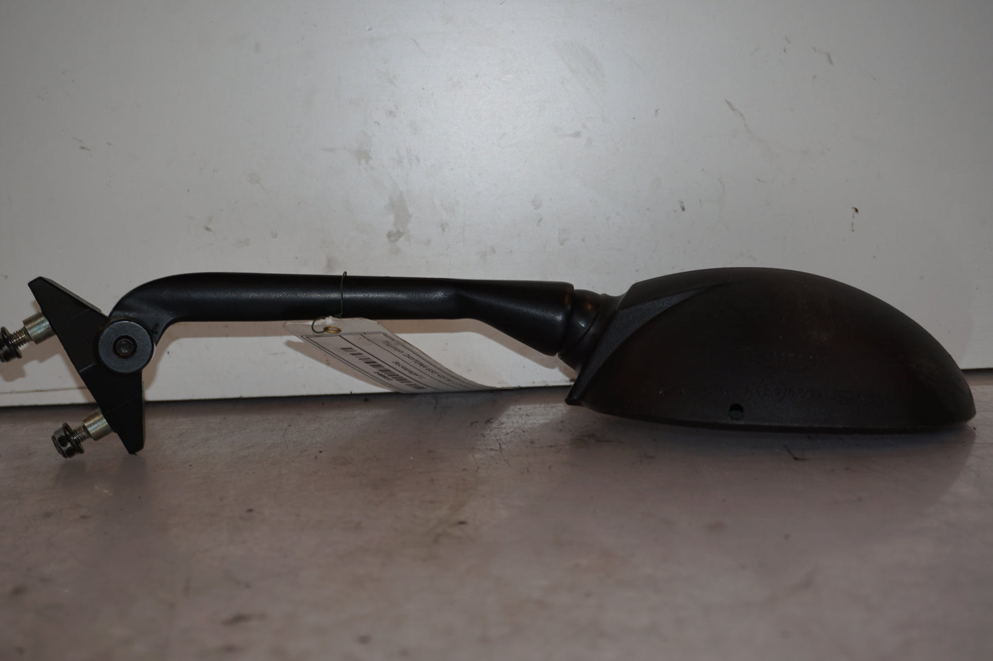 Vänster sida på Backspegel från en Triumph Daytona 650 -2005 motorcykel.