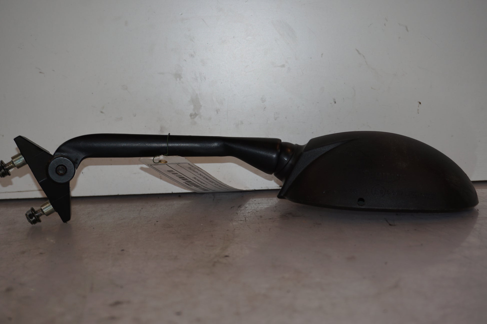 Vänster sida på Backspegel från en Triumph Daytona 650 -2005 motorcykel.