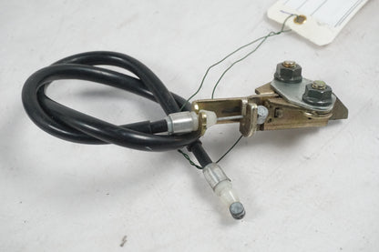 Baksidan på Sadellåsmekanism från en Yamaha XJ 900 S -1999 motorcykel.