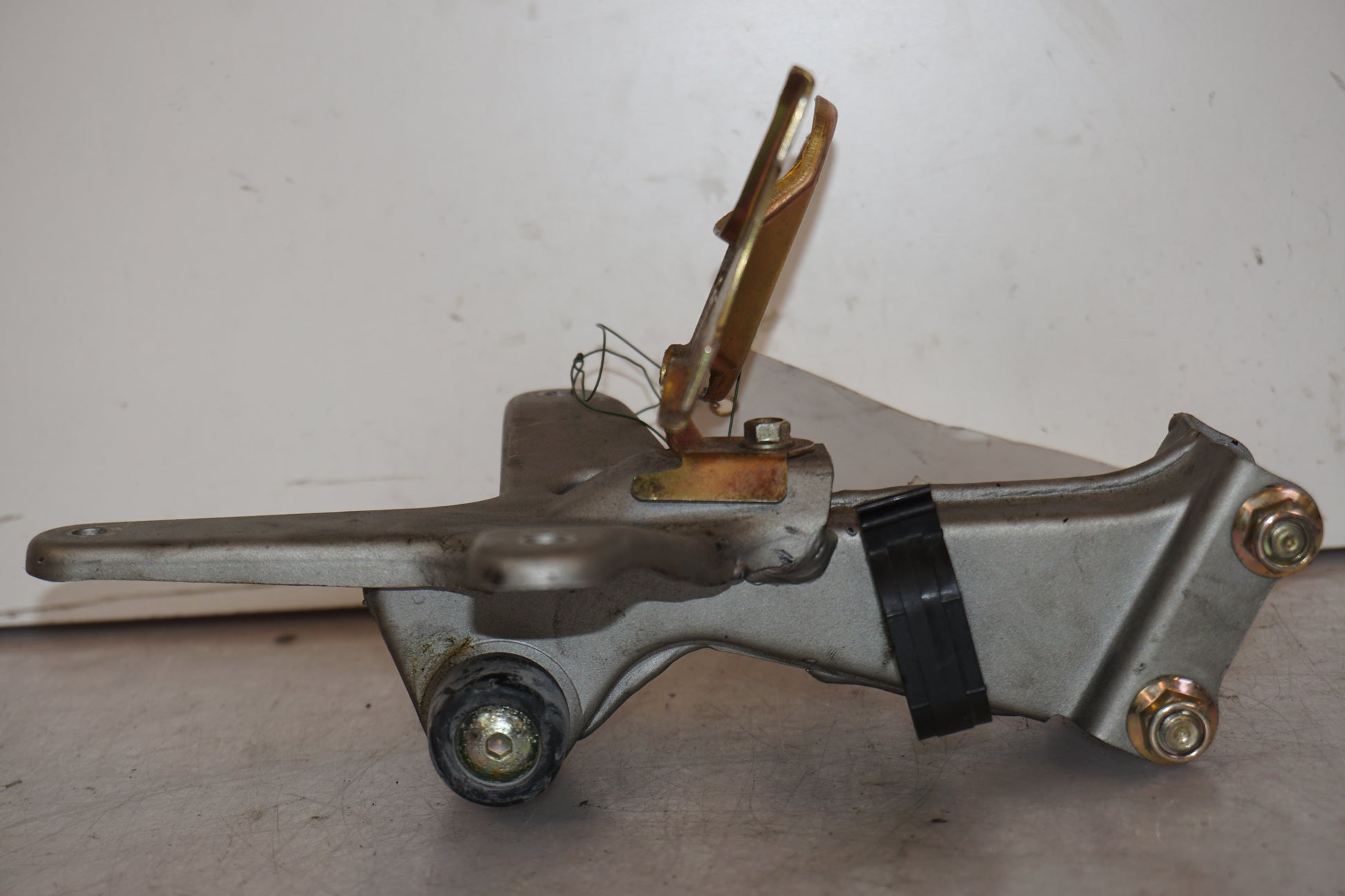 Höger sida på Kåpstag från en Cagiva Gran Canyon 900 ie -1998 motorcykel.