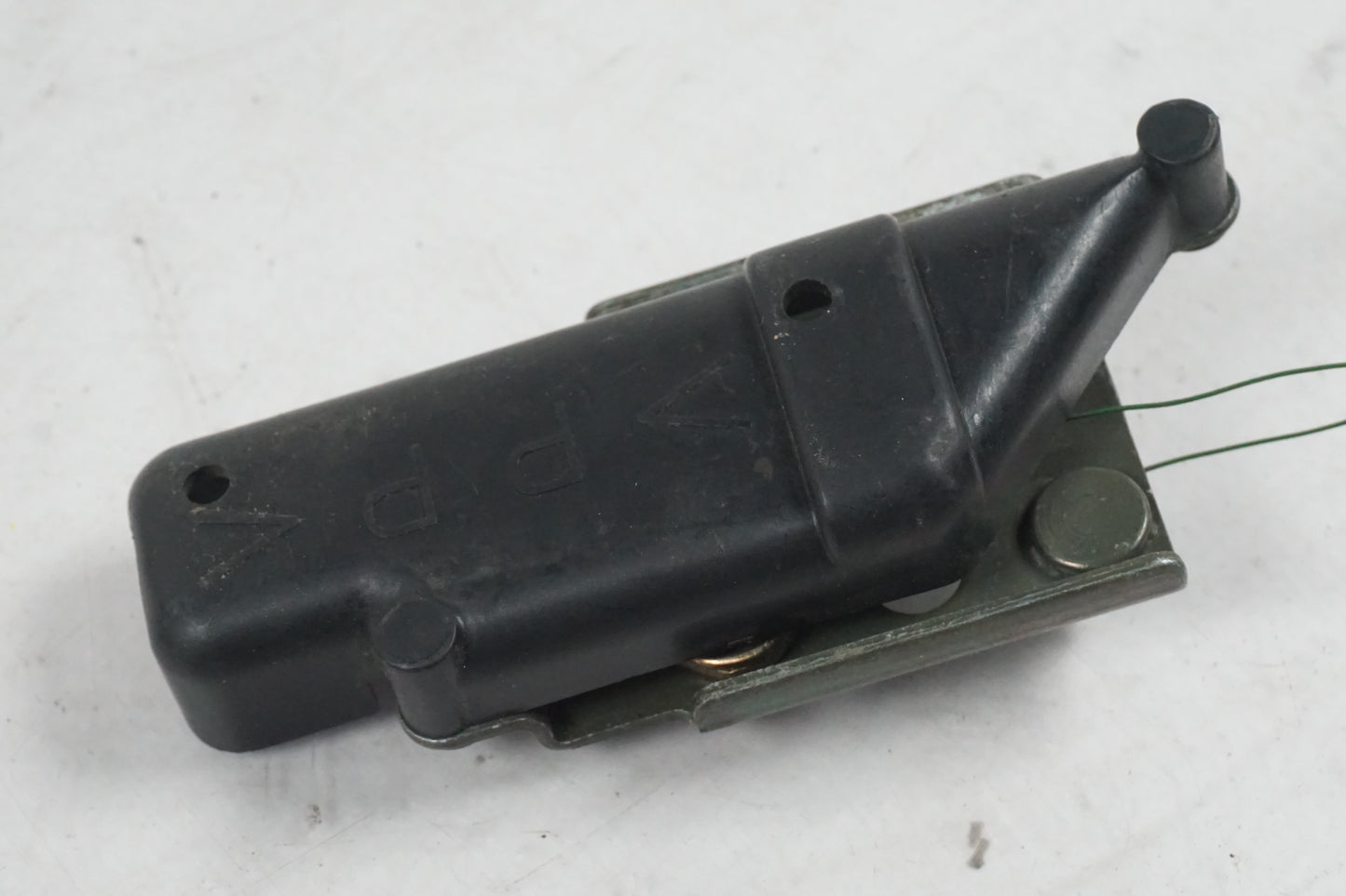 Framsidan på Sadellåsmekanism från en Yamaha YZF 1000 R1 -2000 motorcykel.