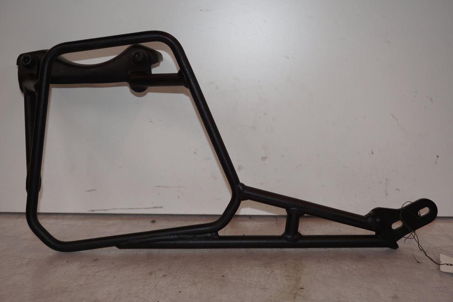 Framsidan på Passagerarhandtag från en Ducati Scrambler 800 -2016 motorcykel.