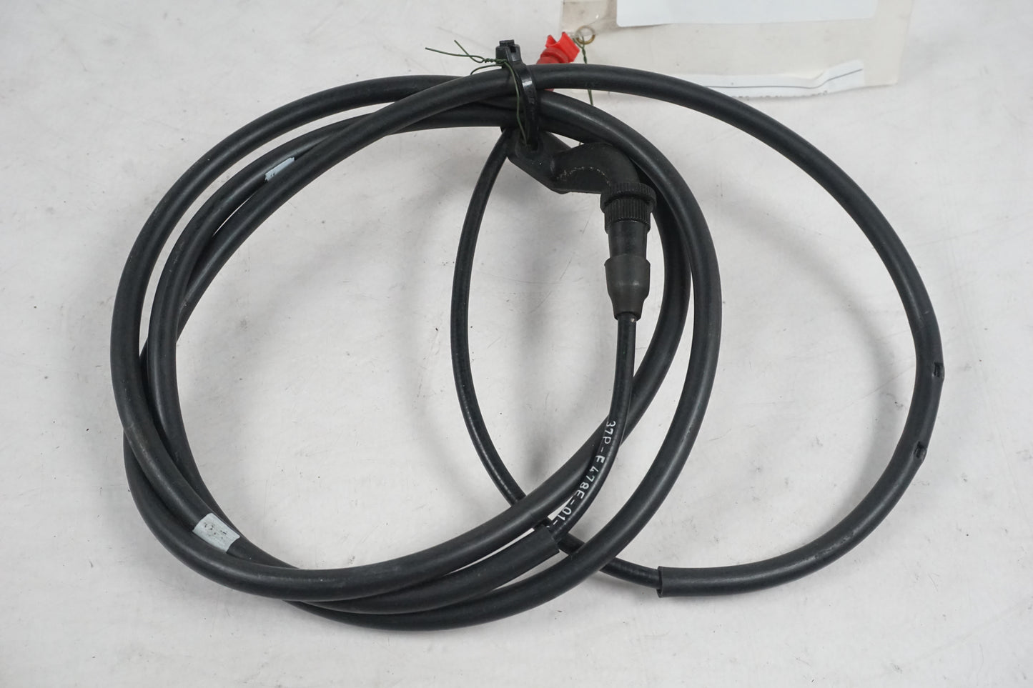 Baksidan på Sadellåsvajer från en Yamaha X-Max 250 -2012 scooter.