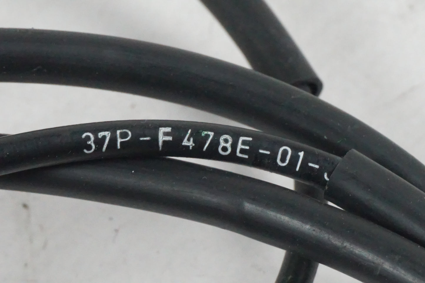 Höger sida på Sadellåsvajer från en Yamaha X-Max 250 -2012 scooter.