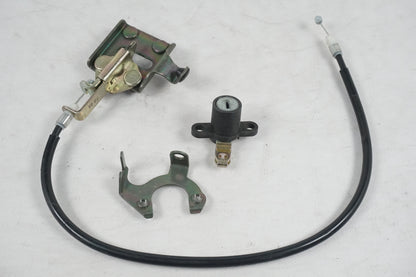 Framsidan på Sadellåsmekanism från en Yamaha YZF 1000 R1 -1998 motorcykel.