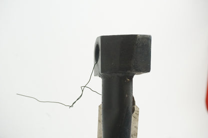 Vänster sida på Centralstöd från en Triumph Sprint ST -2007 motorcykel.