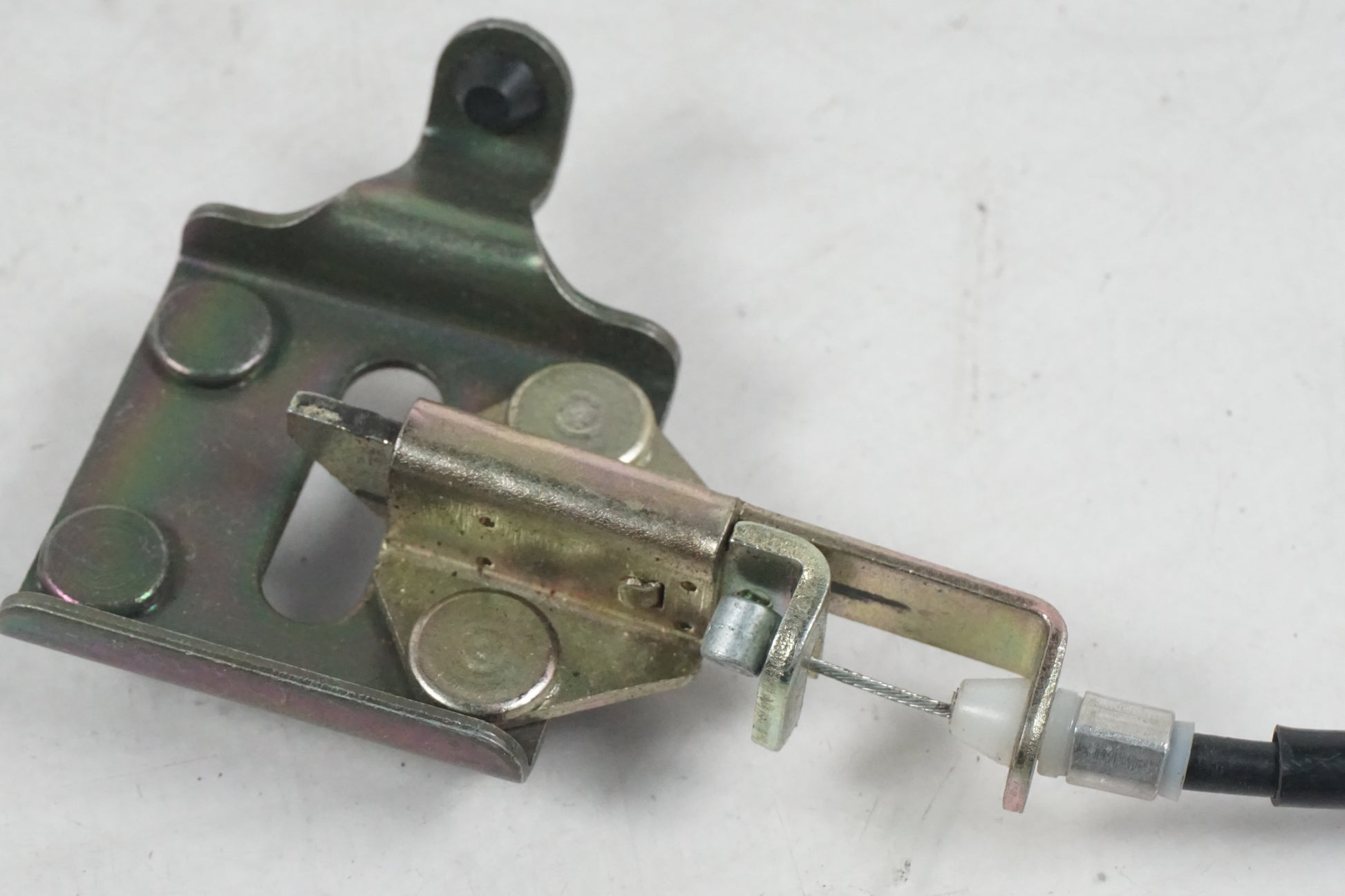 Baksidan på Sadellåsmekanism från en Yamaha YZF 1000 R1 -1998 motorcykel.