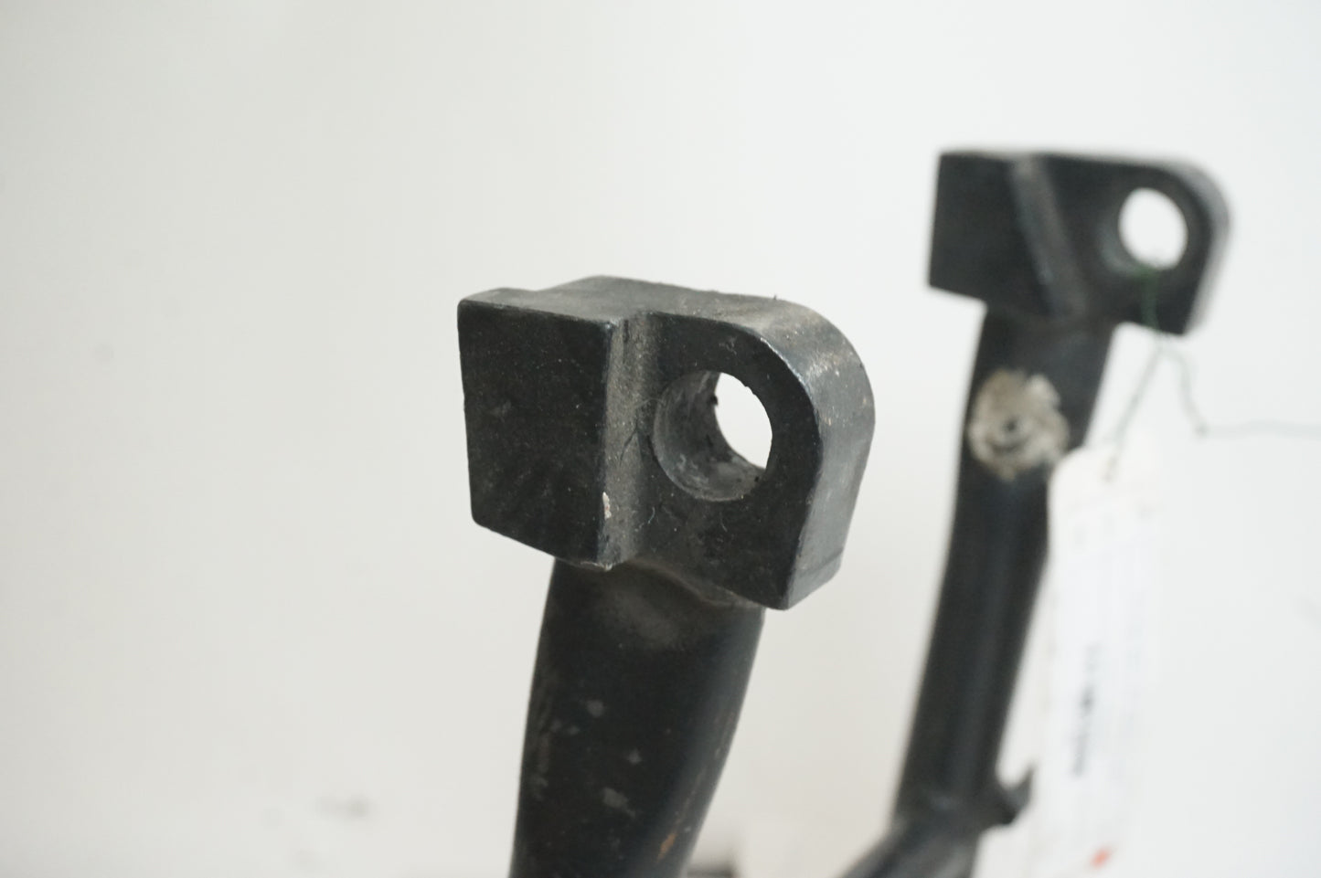 Snett uppifrån på Centralstöd från en Triumph Sprint ST -2007 motorcykel.