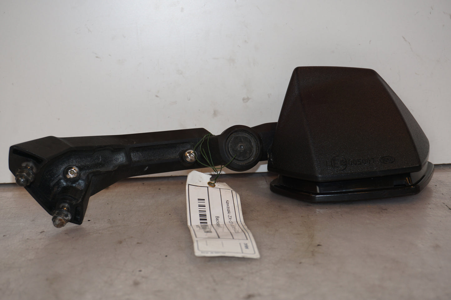 Baksidan på Backspegel från en Kawasaki ZX-10R -2008 motorcykel.