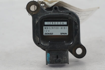 Baksidan på <p>Tändspole från Triumph Tiger 2002.</p>

<p>Denso 1290006 MB029700-8151 12V 0,6ohm - 1</p> motorcykel.