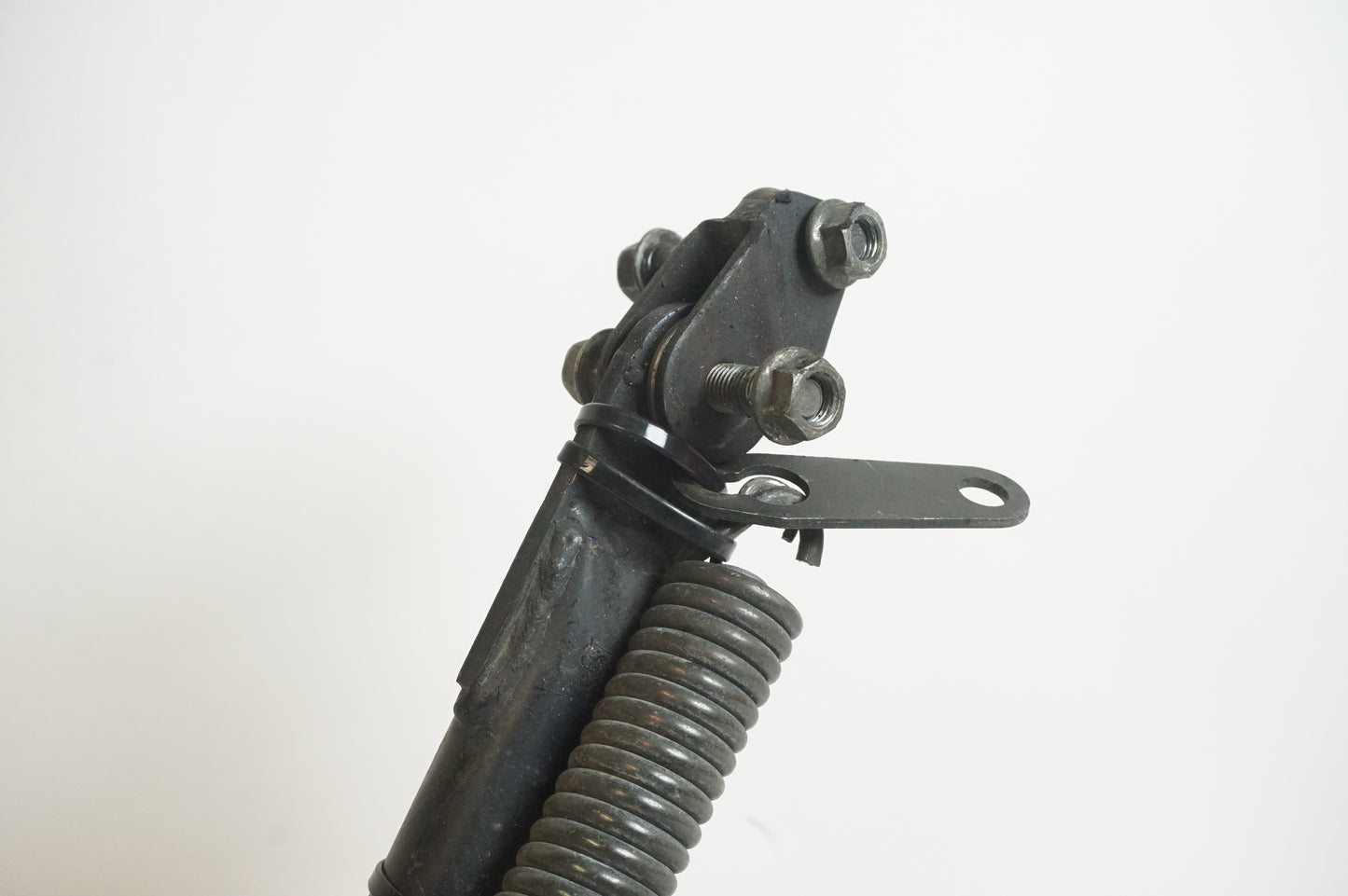 Höger sida på Centralstöd från en Yamaha FZ-6 -2005 motorcykel.