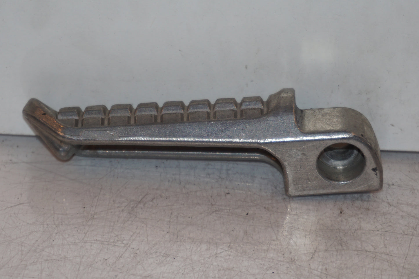 Baksidan på Fotpinne från en Kawasaki Ninja 300 -2014 motorcykel.