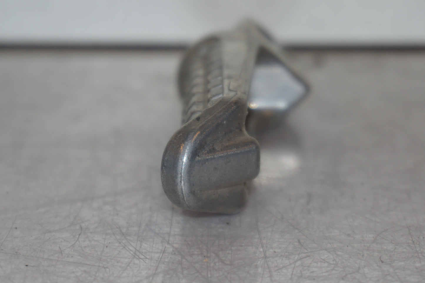 Snett uppifrån på Fotpinne från en Kawasaki Ninja 300 -2014 motorcykel.