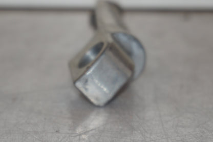 Snett nerifrån på Fotpinne från en Kawasaki Ninja 300 -2014 motorcykel.