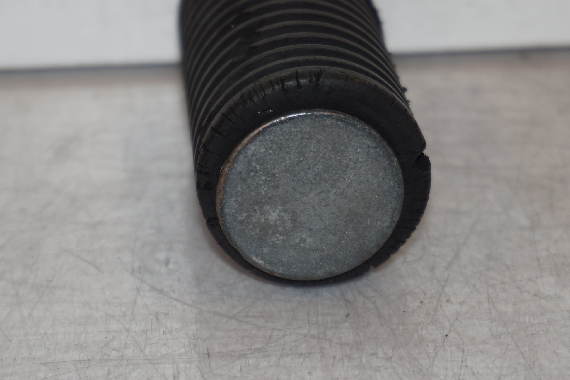 Höger sida på Fotpinne från en Suzuki DR 750 S -1989 motorcykel.