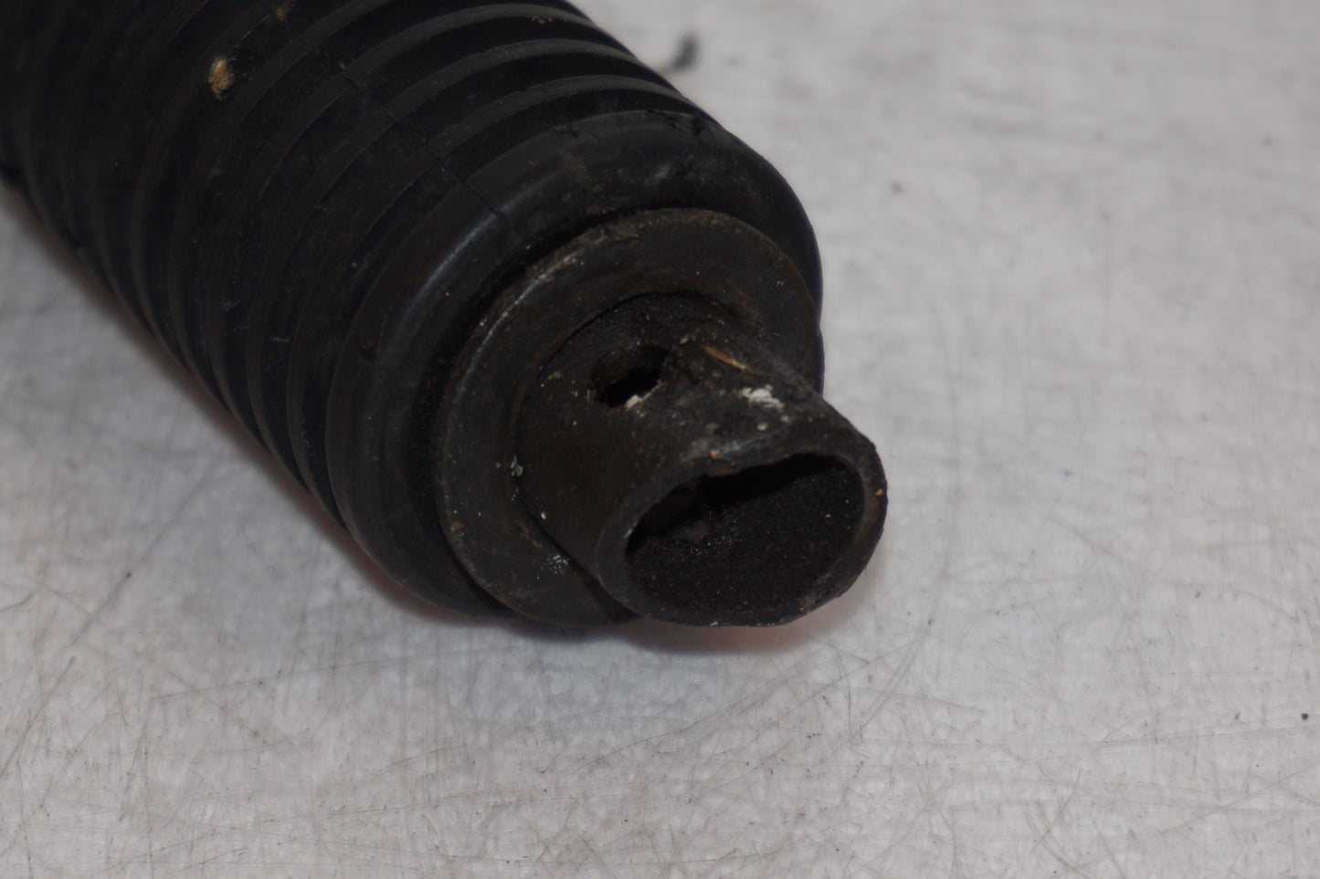 Snett uppifrån på Fotpinne från en Suzuki DR 750 S -1989 motorcykel.