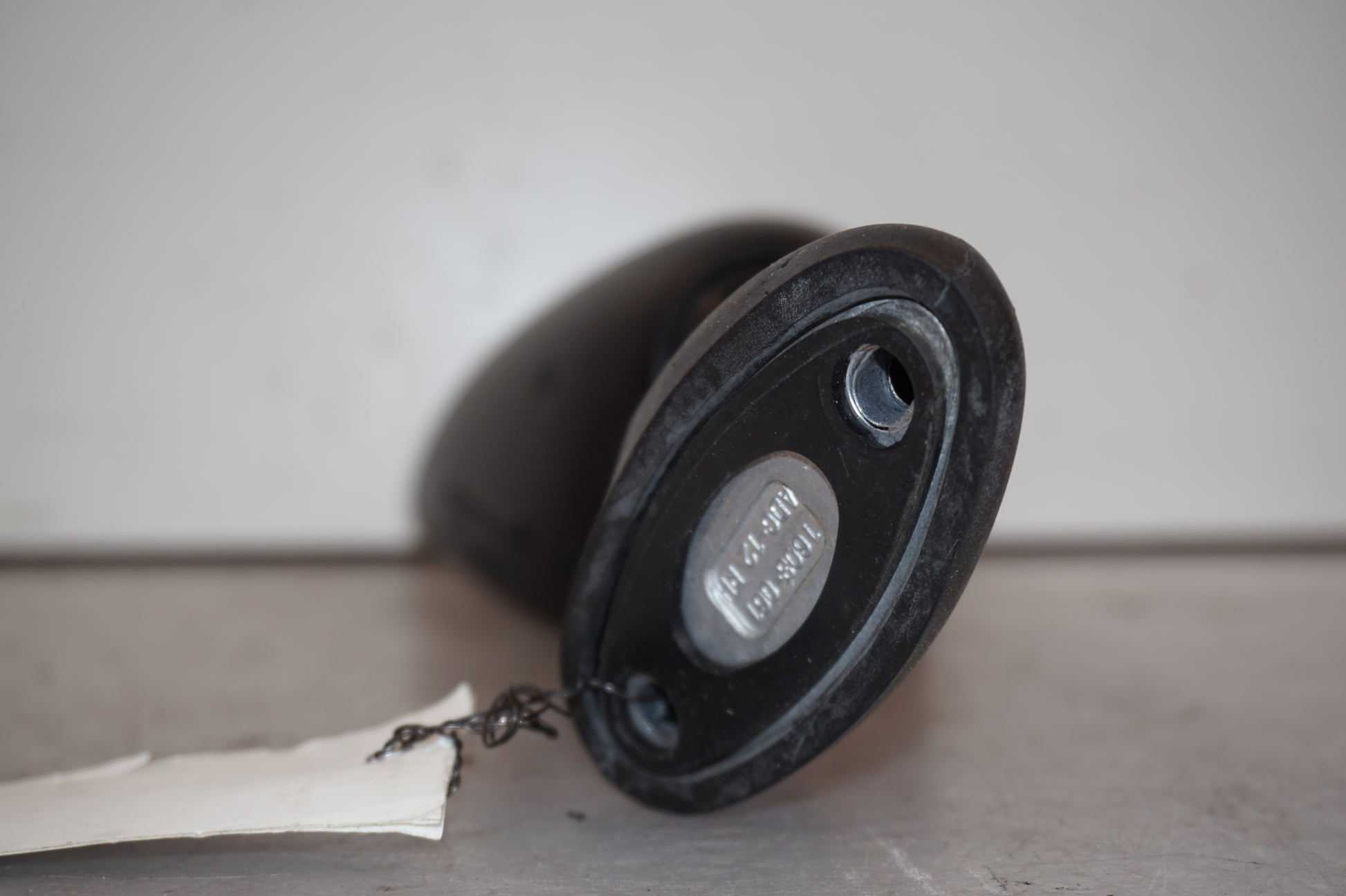 Snett uppifrån på Backspegel från en Kawasaki ZR-X 1200 S -2001 motorcykel.