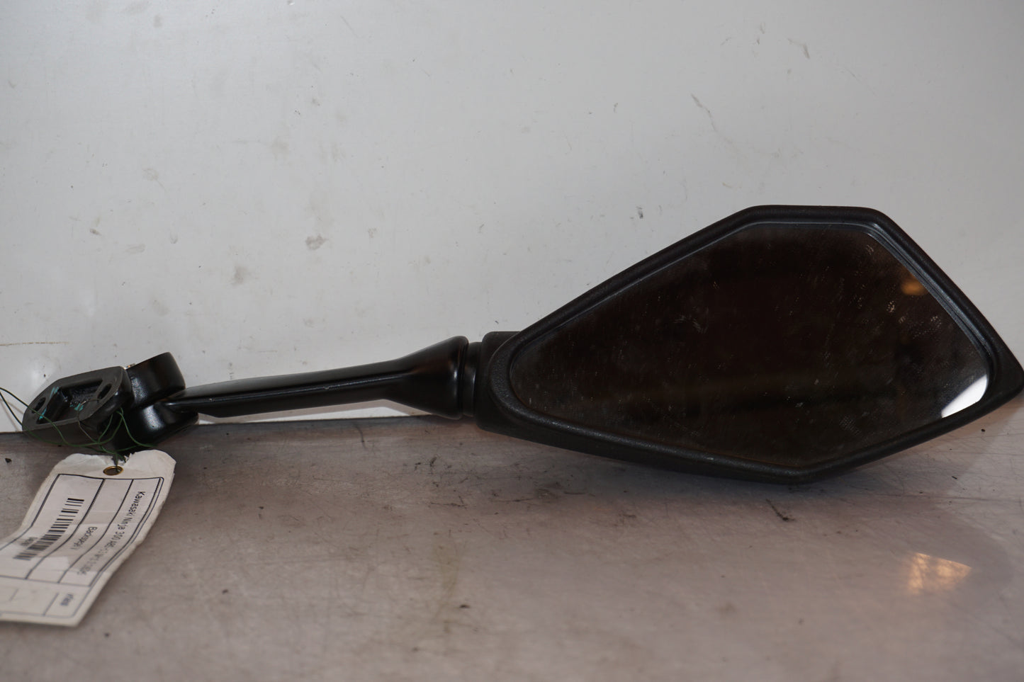 Framsidan på Backspegel från en Kawasaki Ninja 300 -2013 motorcykel.