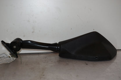 Baksidan på Backspegel från en Kawasaki Ninja 300 -2013 motorcykel.