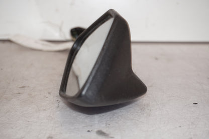 Snett uppifrån på Backspegel från en Kawasaki Ninja 300 -2013 motorcykel.