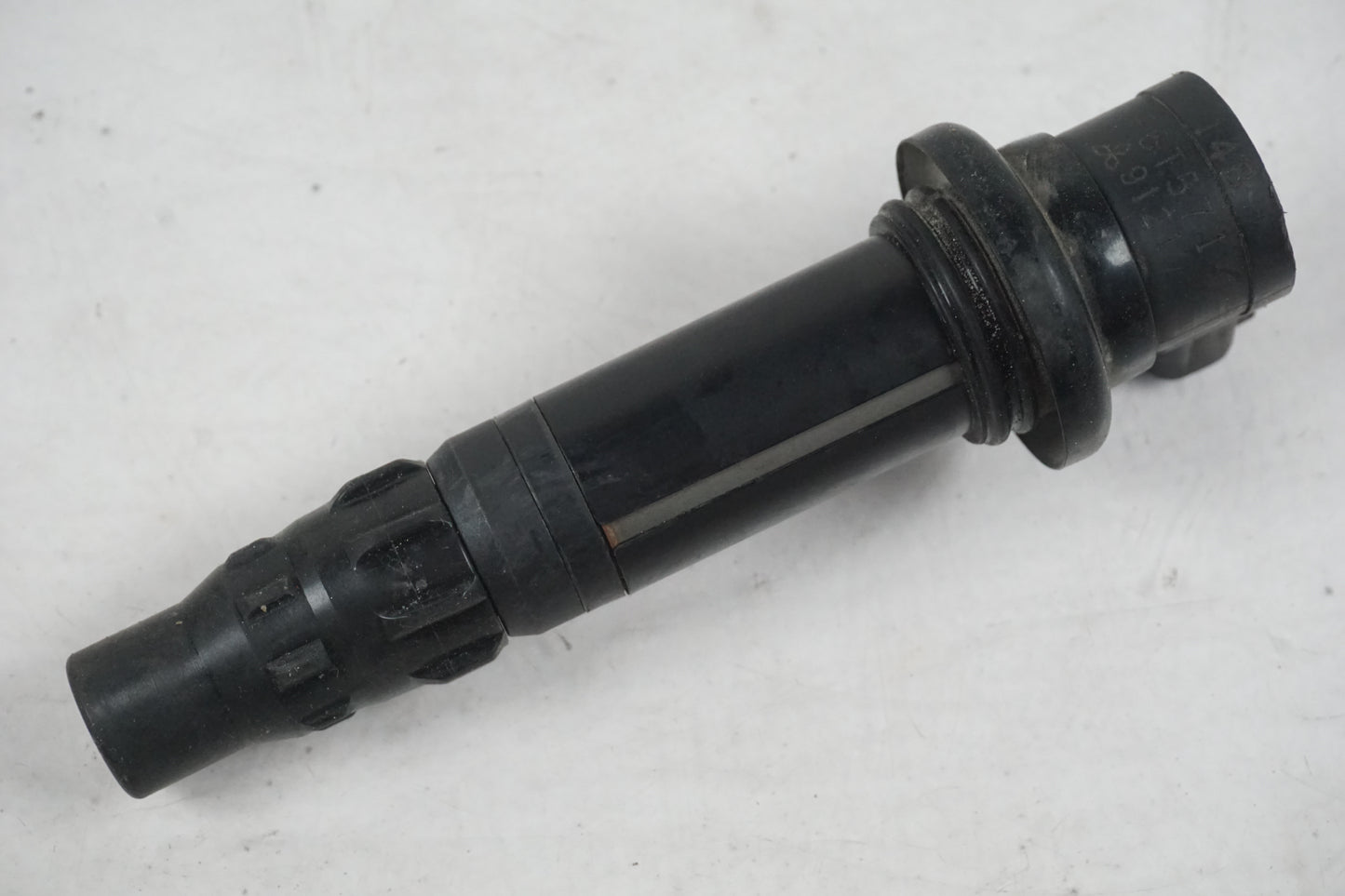 Baksidan på Tändspole från en Yamaha YZF 1000 R1 -2009 motorcykel.