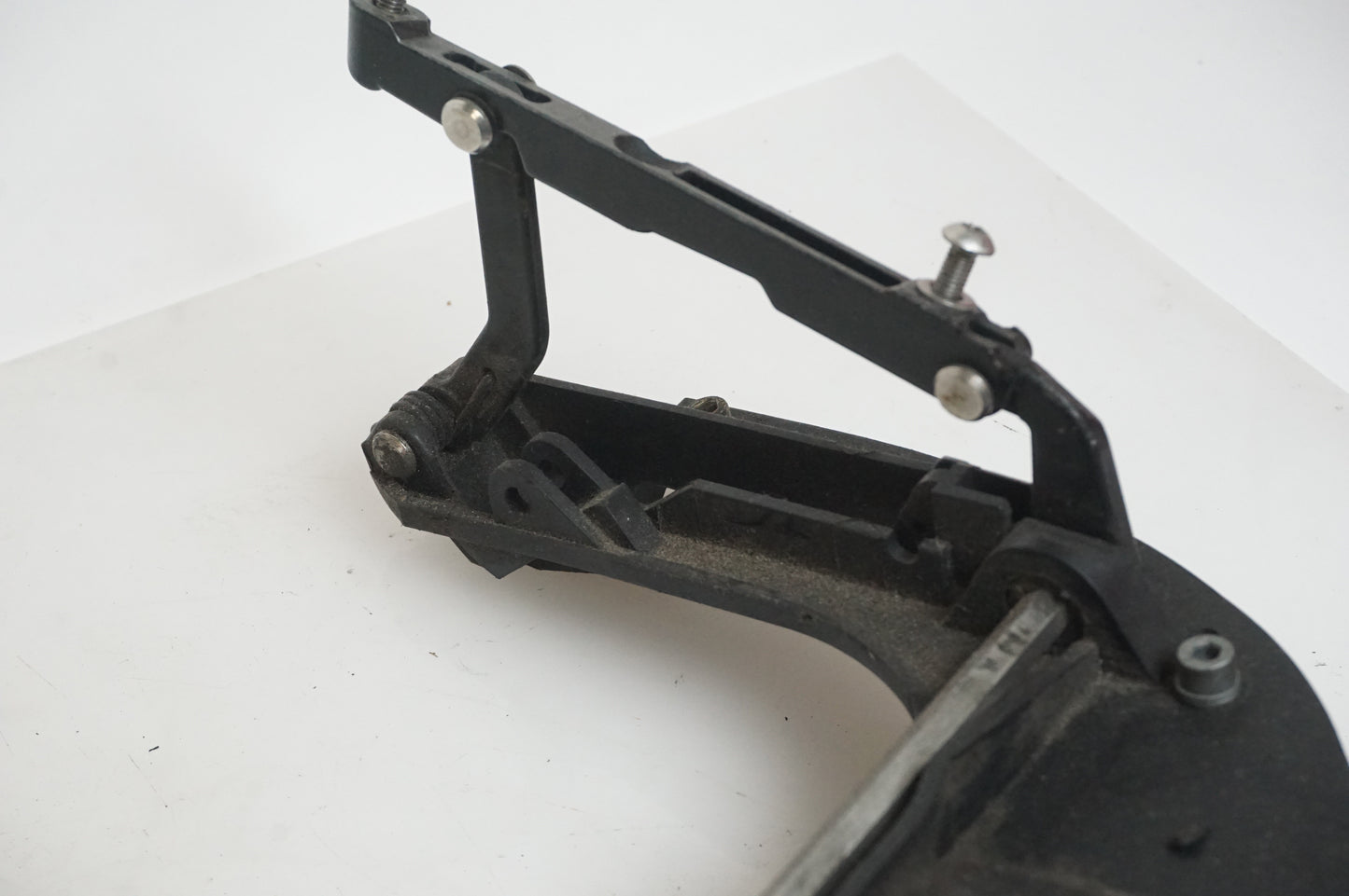 Snett uppifrån på Vindrutemotor från en BMW R 1100 RT -1999 motorcykel.