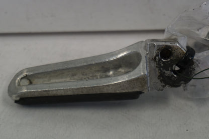 Höger sida på Fotpinne från en Suzuki GSX 750 -2002 motorcykel.