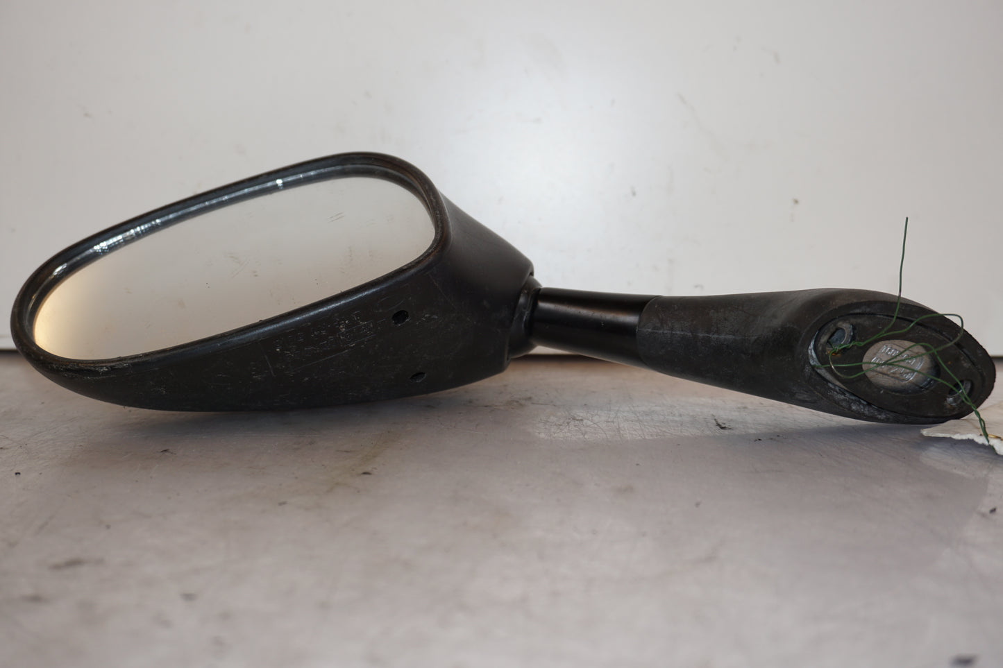 Baksidan på Backspegel från en Kawasaki ZR-X 1200 S -2001 motorcykel.