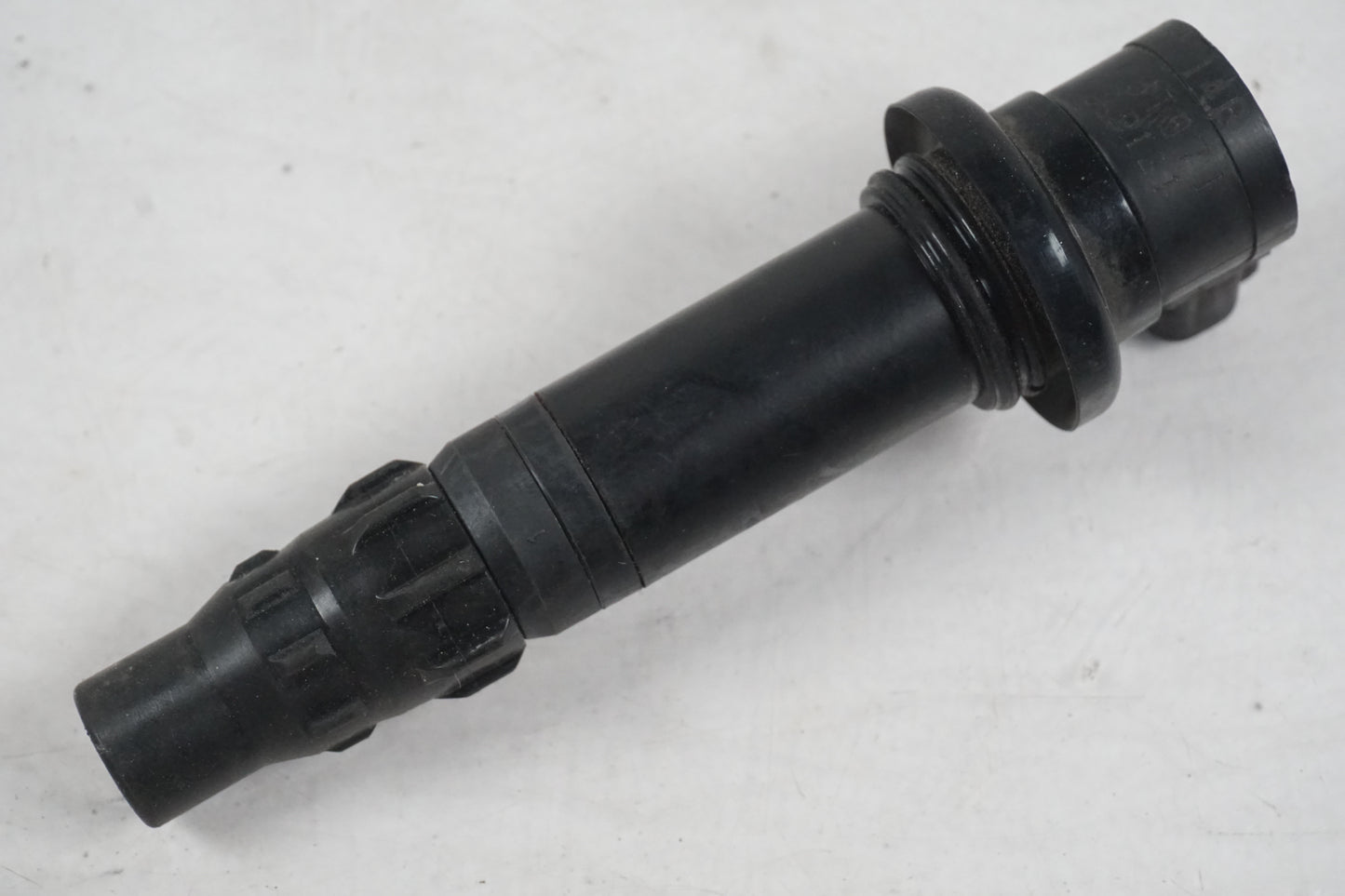 Baksidan på Tändspole från en Yamaha YZF 1000 R1 -2009 motorcykel.