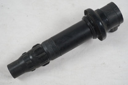 Baksidan på Tändspole från en Yamaha YZF 1000 R1 -2009 motorcykel.