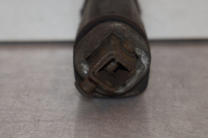 Snett nerifrån på Fotpinne från en Suzuki GS 500 -2004 motorcykel.