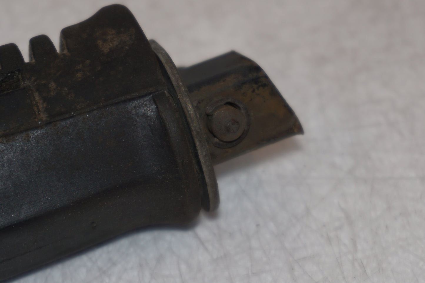 Extrabild1 på Fotpinne från en Suzuki GS 500 -2004 motorcykel.