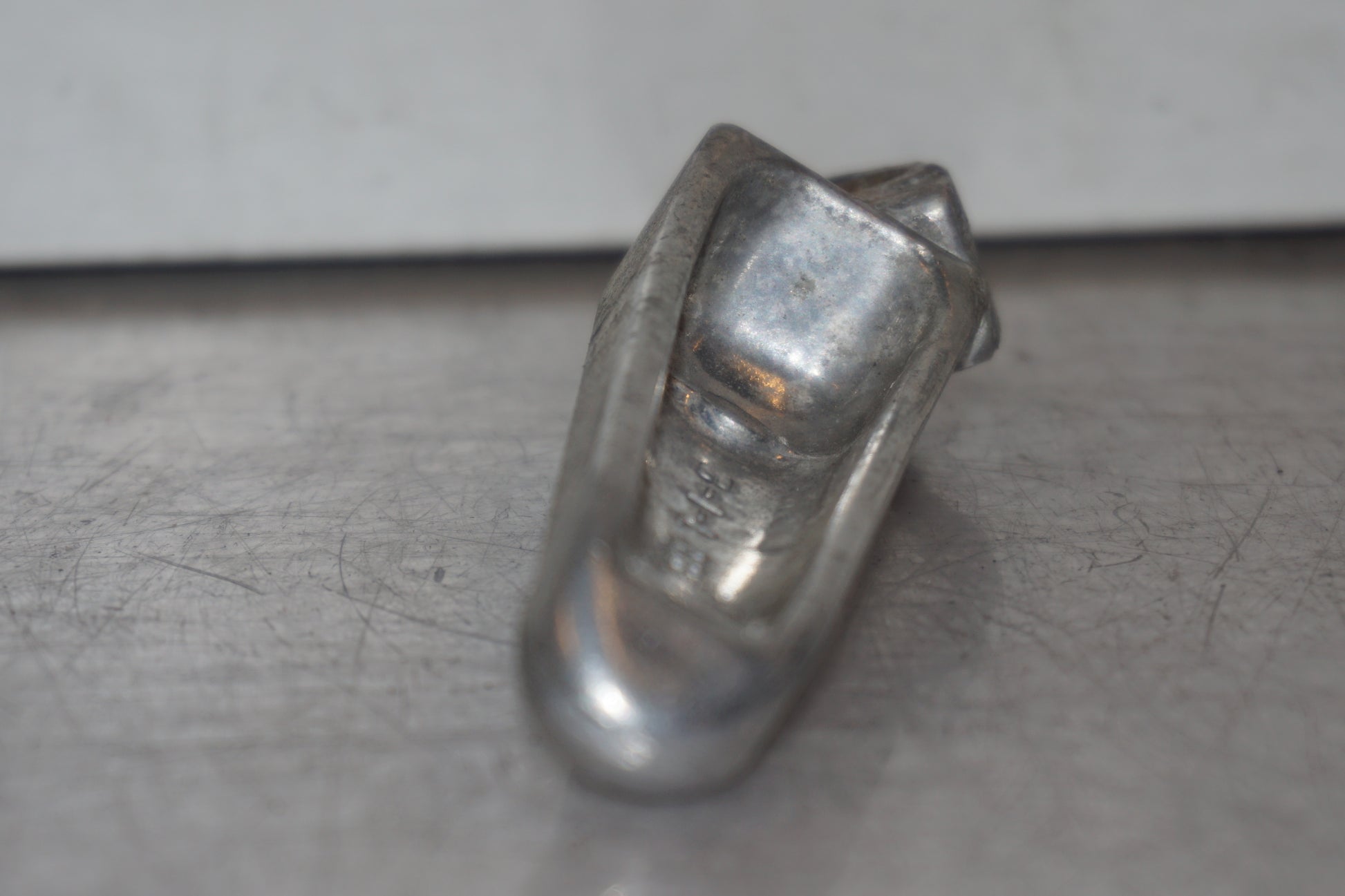 Höger sida på Fotpinne från en Suzuki GSX-R 600 -1999 motorcykel.