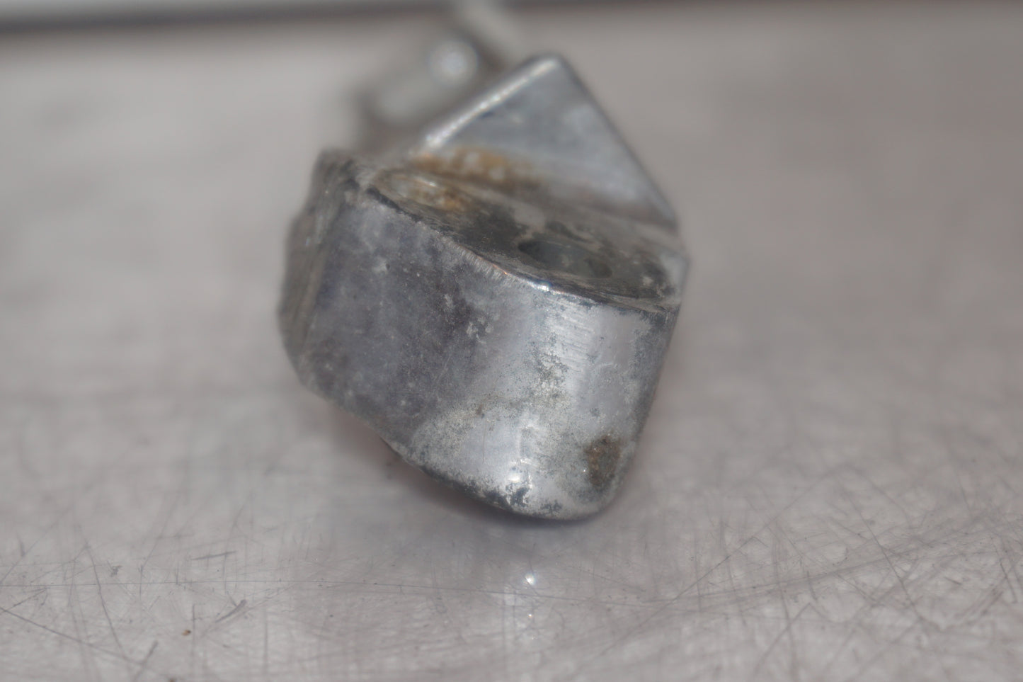 Vänster sida på Fotpinne från en Suzuki GSX-R 600 -1999 motorcykel.