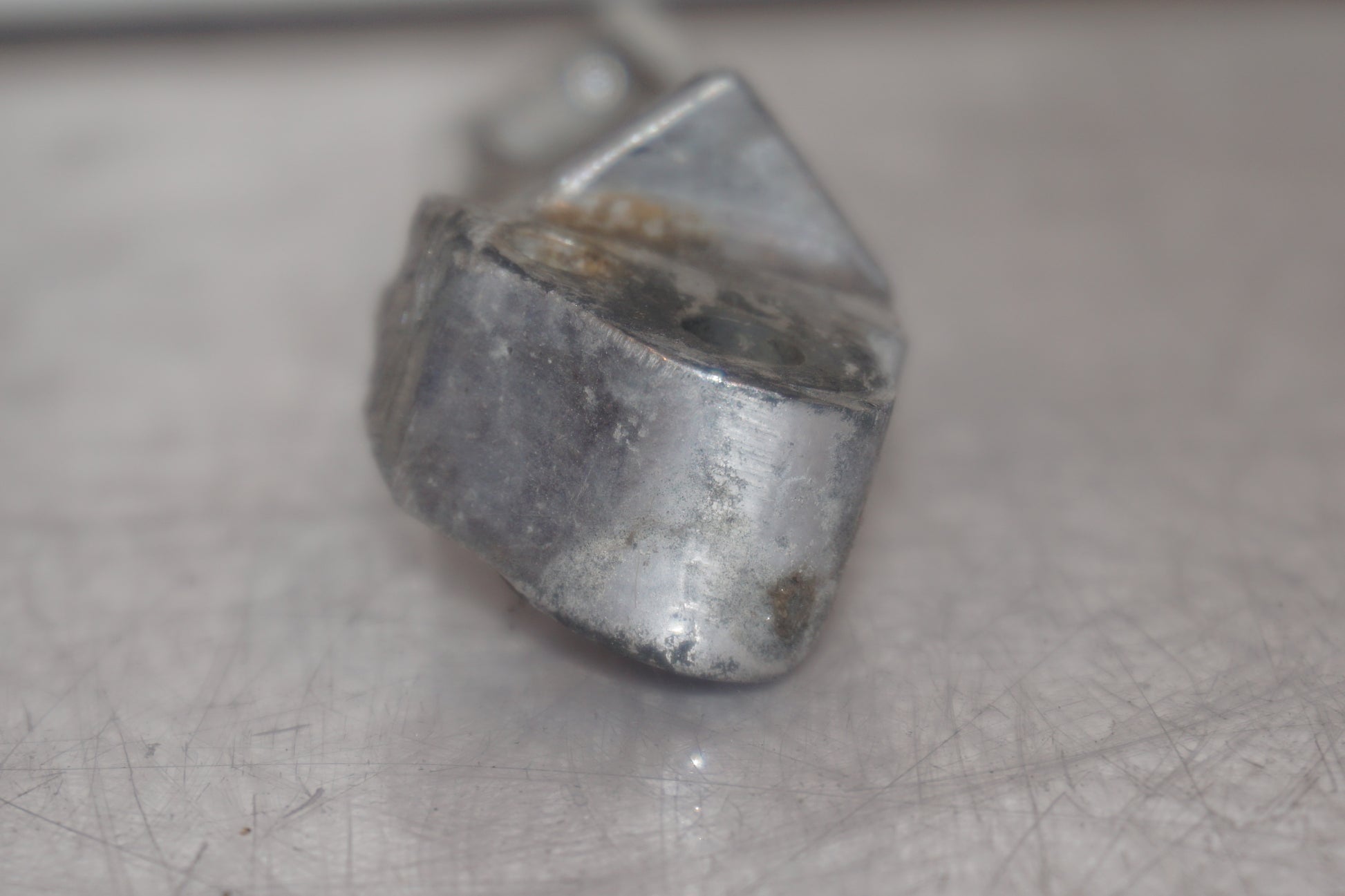 Vänster sida på Fotpinne från en Suzuki GSX-R 600 -1999 motorcykel.