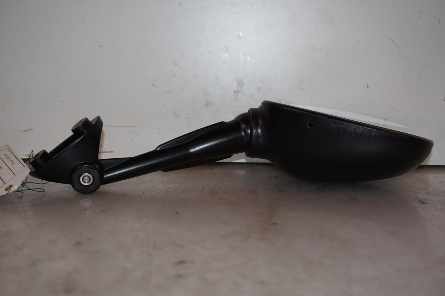 Baksidan på Backspegel från en BMW F 800 ST -2007 motorcykel.